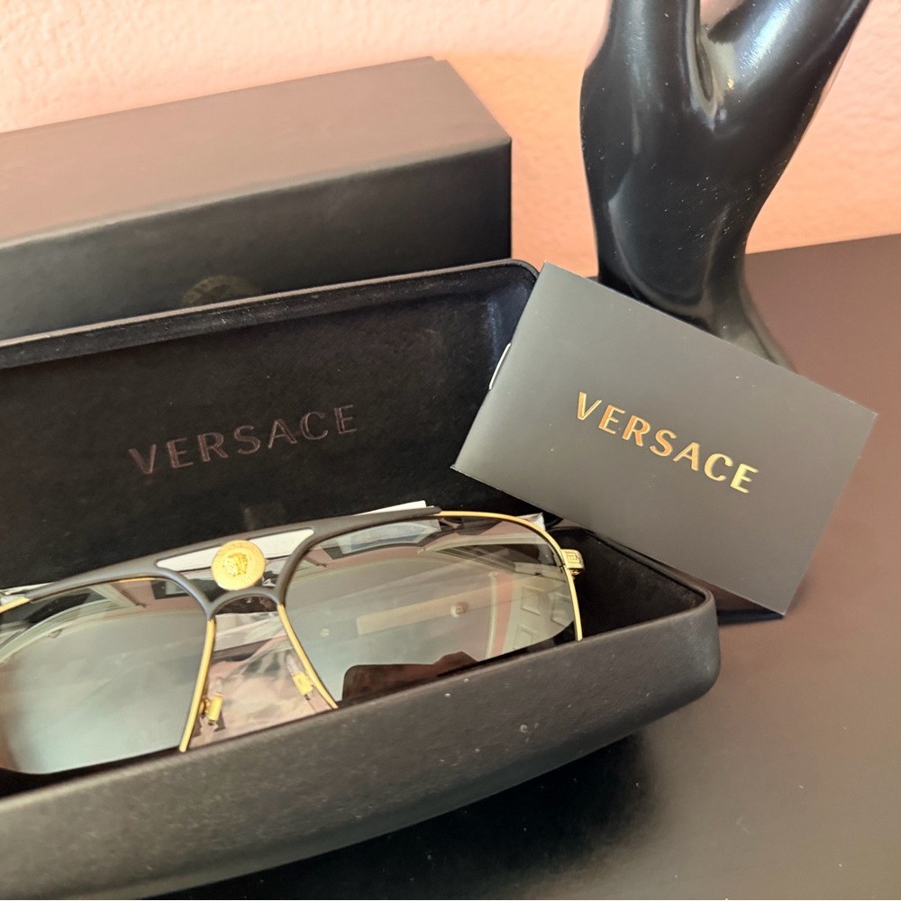 NWT men’s/woman Unisex Versace Black and Gold Sunglasses
